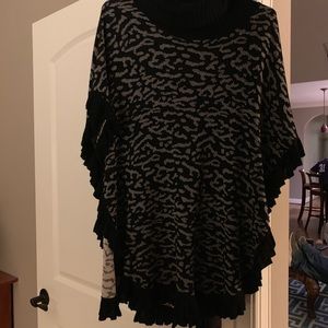 Joseph A Poncho Sweater size L
